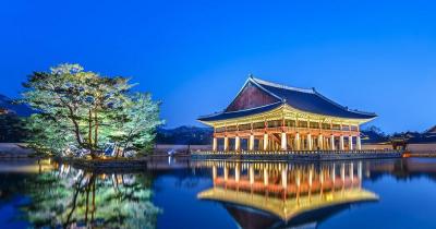 Seoul - Gyeongbokgung Palace in the evening