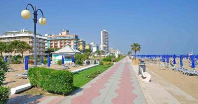 Destination Adriatic Sea - Standing promenade