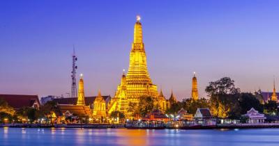Destination Bangkok - Prang of Wat Arun